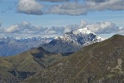 45 Zoom verso il Legnone con la prima spruzzatina di neve settembrina